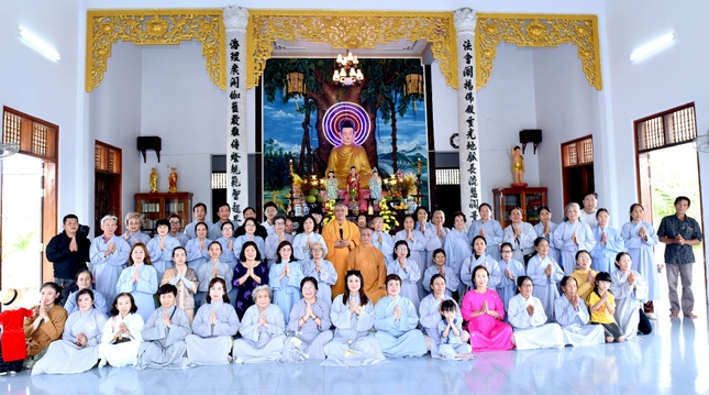 Tại chùa Pháp Hải