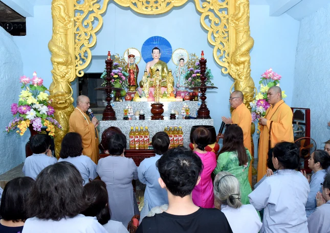 Tại chùa Bửu Sơn