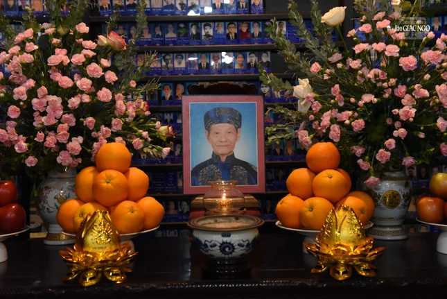 Di ảnh cư sĩ - nhân sĩ Tống Hồ Cầm