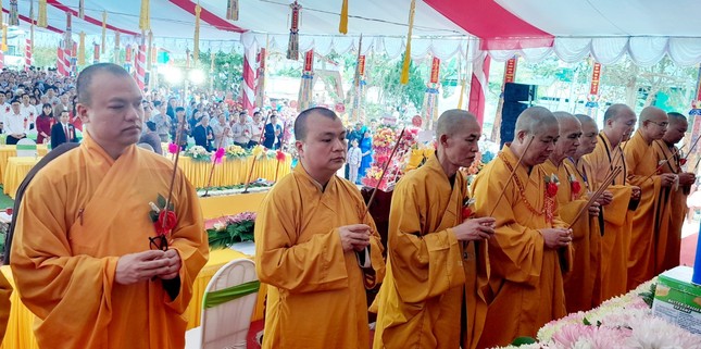 Chư tôn đức cử hành khóa lễ tâm linh