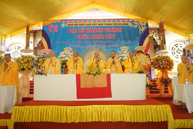 Chư tôn đức chứng minh buổi lễ