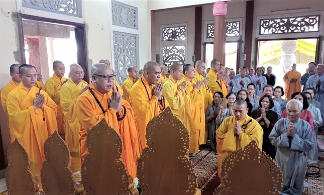 Chư tôn đức chứng minh