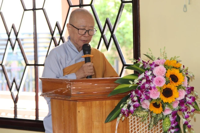 Ni trưởng Thích nữ Như Hải tuyên đọc diễn văn khai mạc