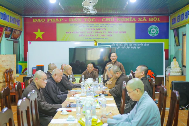 Quang cảnh phiên họp