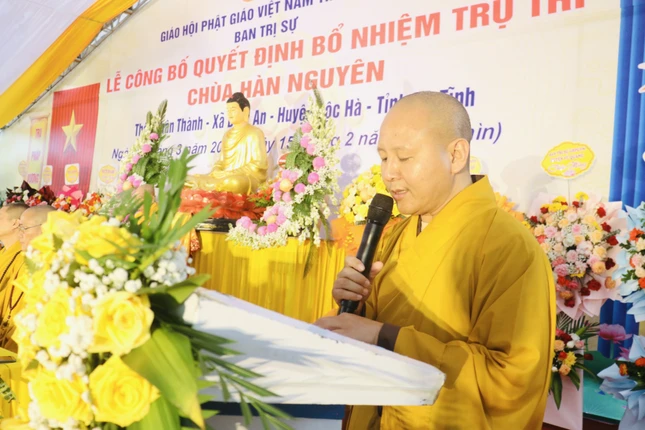 Đại đức Thích Chúc Cường công bố quyết định bổ nhiệm trụ trì chùa Hàn Nguyên Đại đức Thích Chúc Cường công bố quyết định bổ nhiệm trụ trì chùa Hàn Nguyên