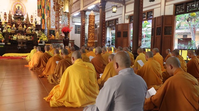 ...đồng tụng kinh Di giáo