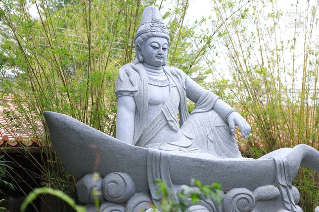 Quán Tự Tại Bồ-tát, hóa thân khác của Bồ-tát Quán Âm tại chùa Quan Âm (TP.Phan Rang, Ninh Thuận)