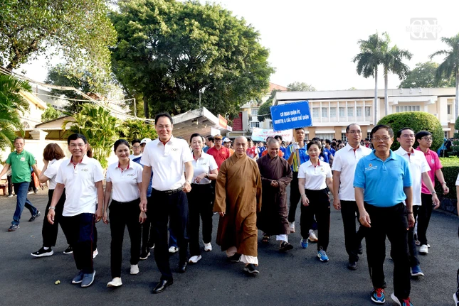 Đi bộ nâng cao sức khỏe