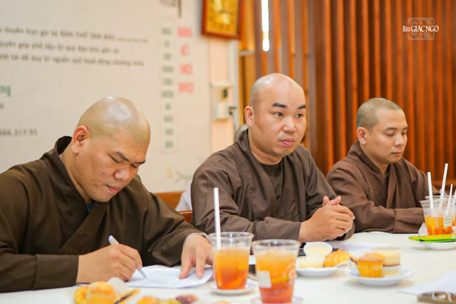 Chư tôn đức trong Ban Chủ nhiệm Câu lạc bộ Phóng viên - Cộng tác viên Báo Giác Ngộ Chư tôn đức trong Ban Chủ nhiệm Câu lạc bộ Phóng viên - Cộng tác viên Báo Giác Ngộ