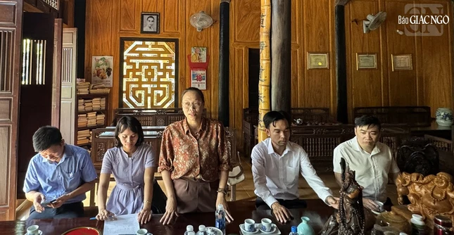 Bà Nguyễn Ái Thanh, Phó Phòng Tài chính - Kế hoạch TP.Huế trình bày kế hoạch làm việc tại các cở sở