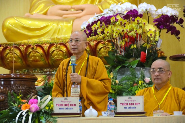 Thượng tọa Thích Huệ Khai khuyến tấn các giới tử