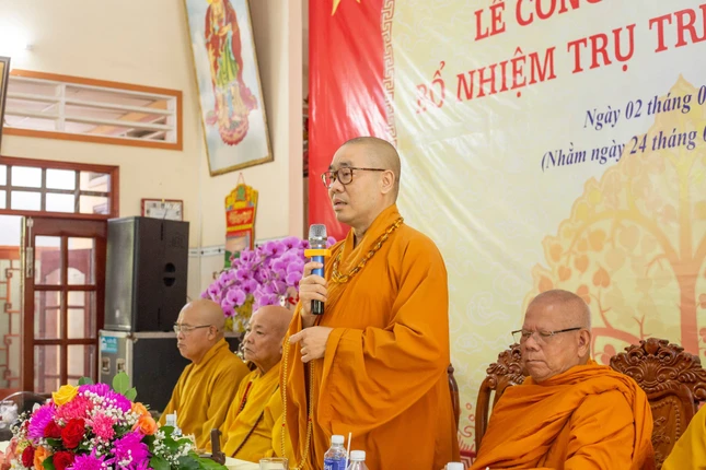 Thượng tọa Thích Quảng Lộc ban đạo từ