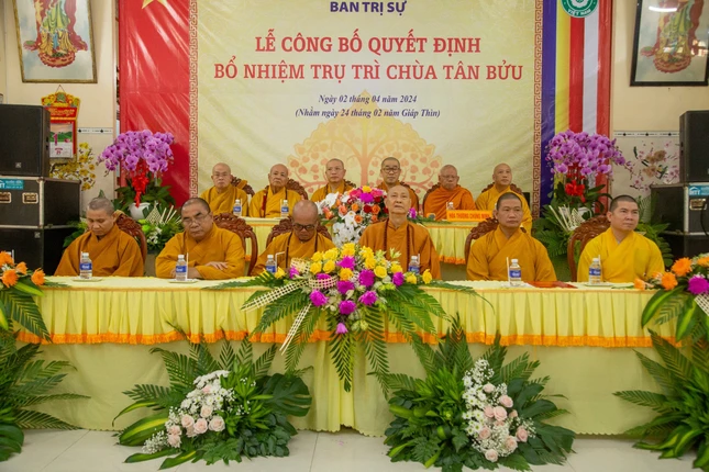 Chư tôn đức chứng minh buổi lễ