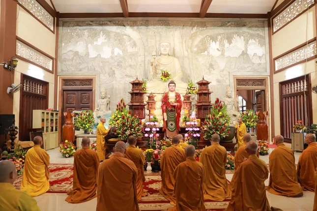 Khóa lễ cúng ngọ