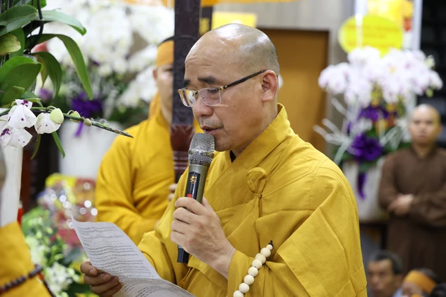 Thượng tọa Thích Hạnh Trực cung tuyên tiểu sử cố Thượng tọa Thích Đồng Tu