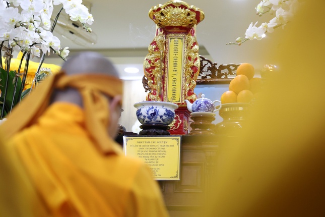 Thành kính tưởng niệm