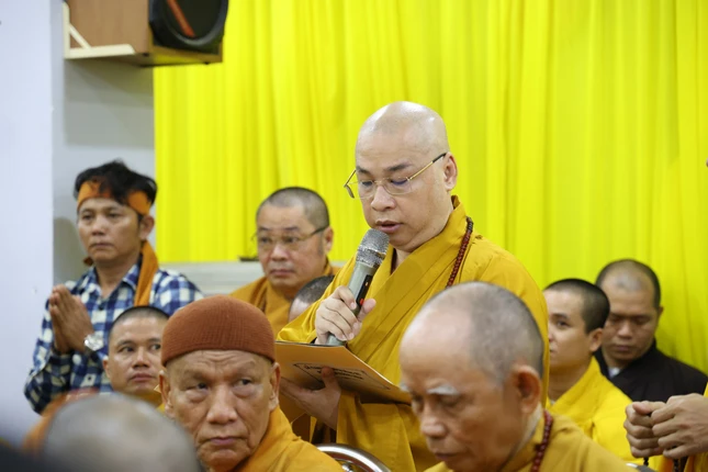Thượng tọa Thích Minh Nhựt đọc điếu văn