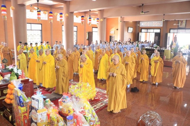 Chư tôn giáo phẩm dâng hương tưởng niệm