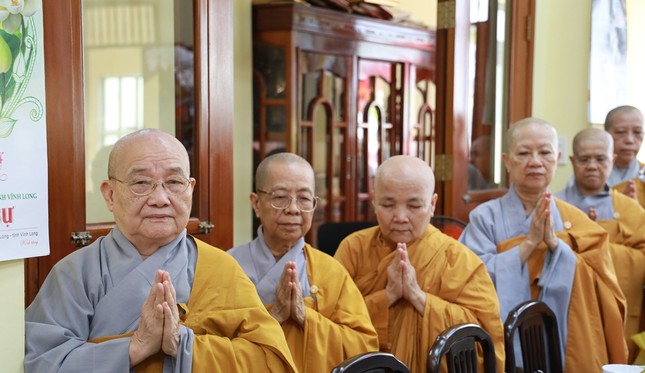 Chư Ni tưởng niệm cố Hòa thượng Thích Tâm Đăng Chư Ni tưởng niệm cố Hòa thượng Thích Tâm Đăng