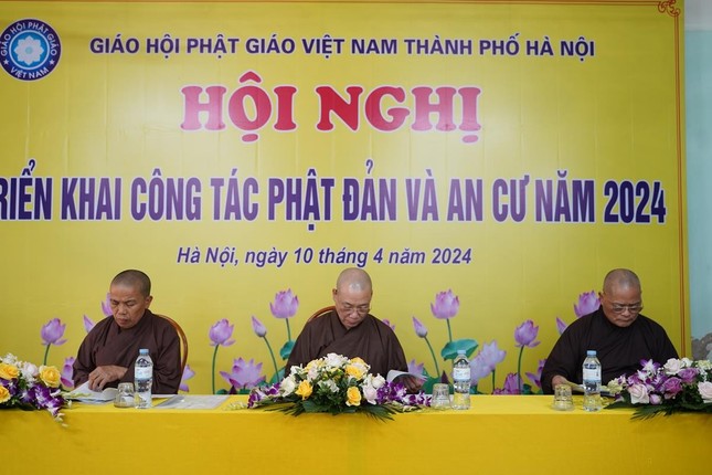 Chư tôn đức chủ tọa hội nghị Chư tôn đức chủ tọa hội nghị