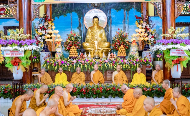 Chư tôn đức chứng minh buổi lễ