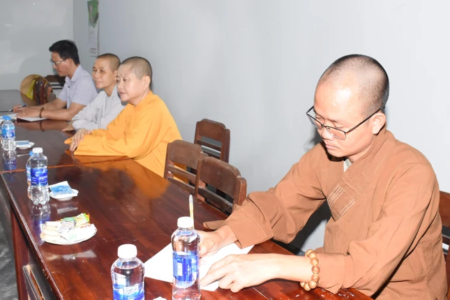 Chư Tăng Ni, Phật tử tham dự phiên họp