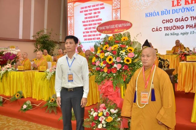 Lẵng hoa chúc mừng của Ủy ban MTTQVN TP.Đà Nẵng