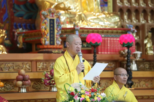 Thượng tọa Thích Thiện Thuận phát biểu khai mạc Thượng tọa Thích Thiện Thuận phát biểu khai mạc