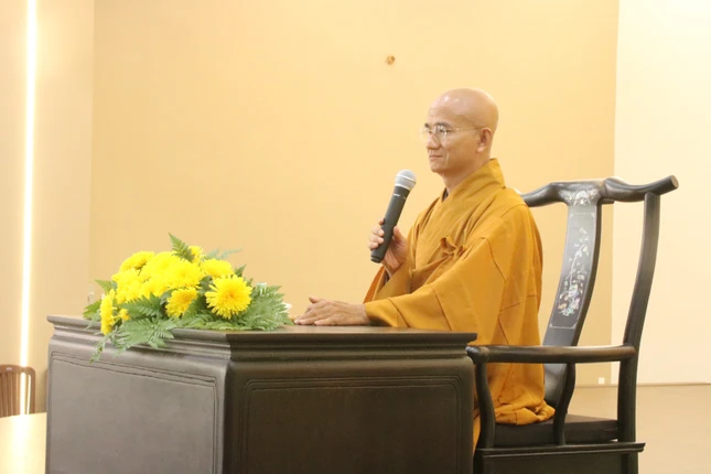 Thượng tọa Thích Thiện Quý thuyết giảng
