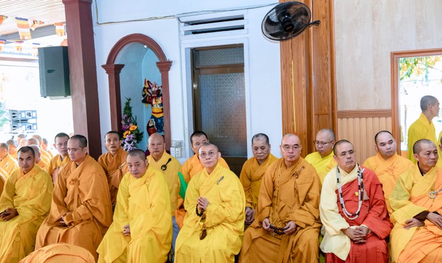 Chư Tăng tham dự