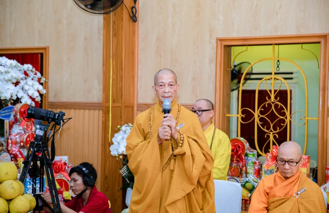 Trưởng lão Hòa thượng Thích Thiện Thành ban đạo từ