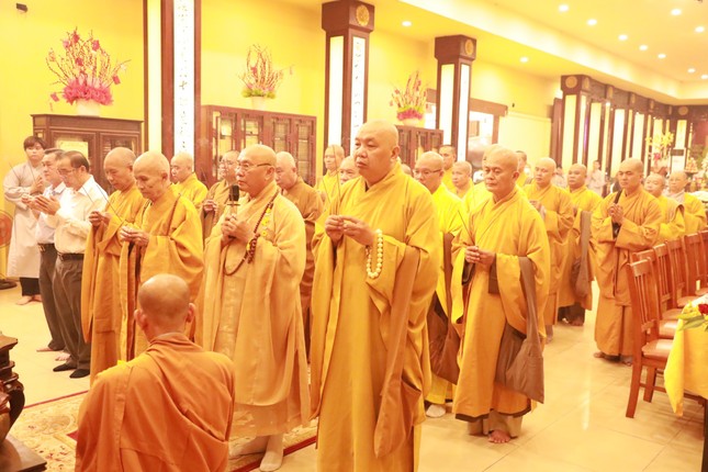 Chư tôn giáo phẩm dâng hương tưởng niệm Chư tôn giáo phẩm dâng hương tưởng niệm