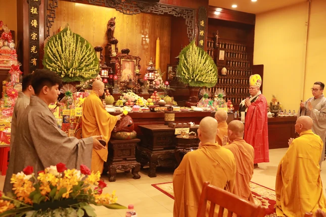 Khóa lễ cung tiến Giác linh