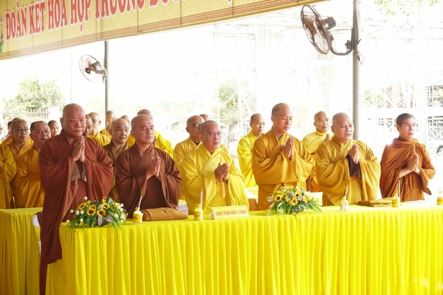 Chư tôn đức tham dự