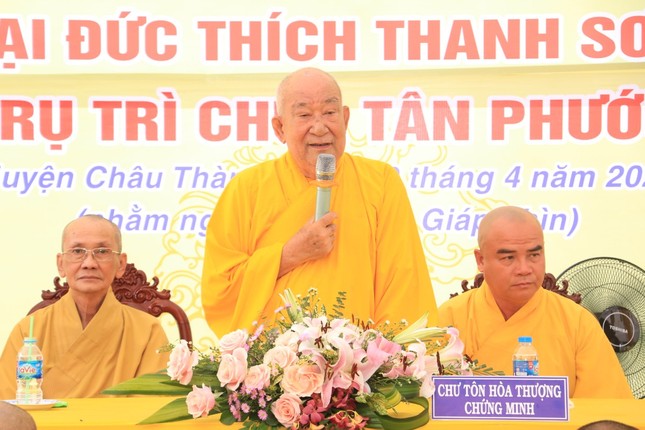 Trưởng lão Hòa thượng Thích Nhật Quang ban đạo từ