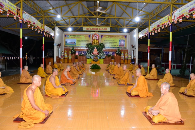 Có 40 vị hành giả Tăng Ni các miền tịnh xá trực thuộc Giáo đoàn VI tham dự khóa tu