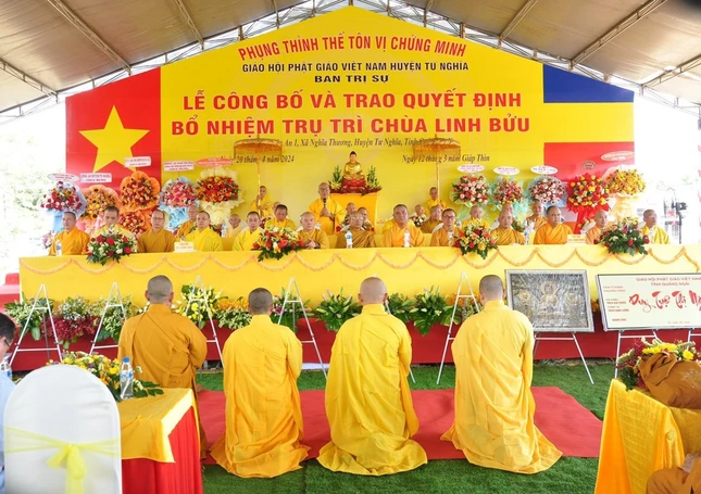 Chư tôn đức chứng minh buổi lễ Chư tôn đức chứng minh buổi lễ