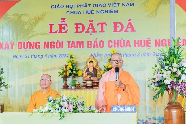 Thượng tọa Thích Hải Thông ban đạo từ