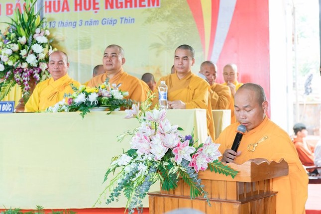 Đại đức Thích Nhuận Thông, trụ trì chùa Huệ Nghiêm phát biểu khai mạc