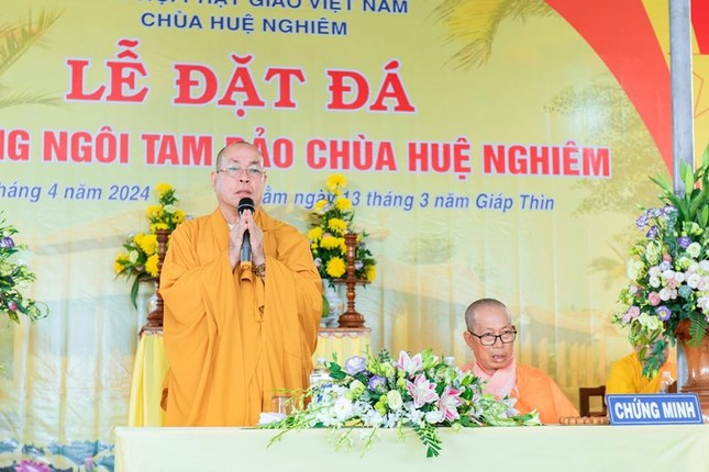 Thượng tọa Thích Đạt Đức ban huấn từ