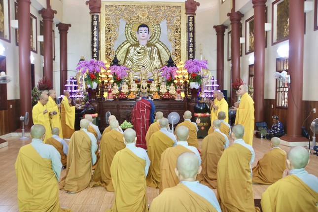 Trang nghiêm khóa lễ cúng Phật tại chánh điện