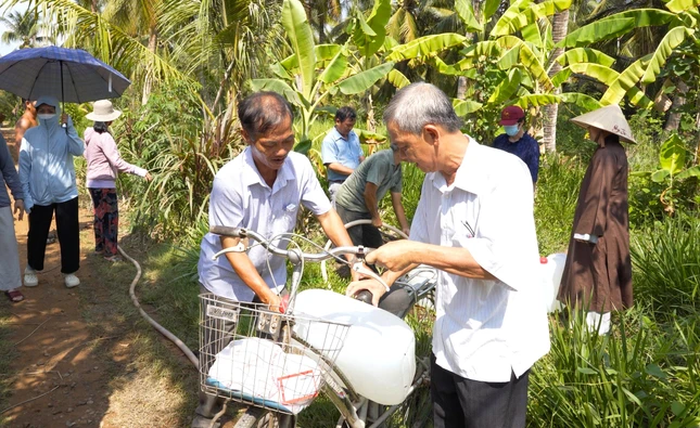 ... giúp người dân vận chuyển về nhà ... giúp người dân vận chuyển về nhà