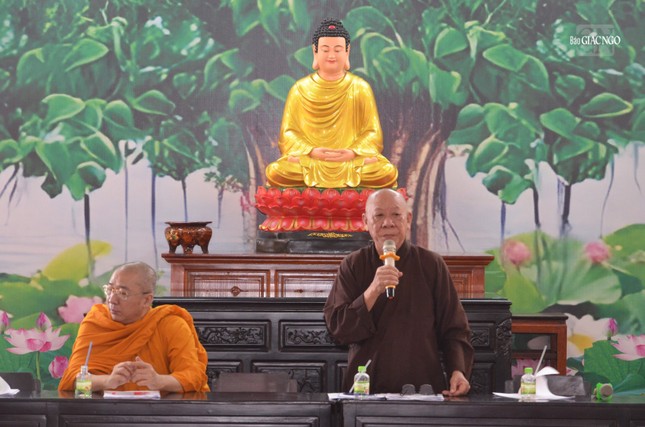 Hòa thượng Thích Huệ Thông đúc kết phiên họp