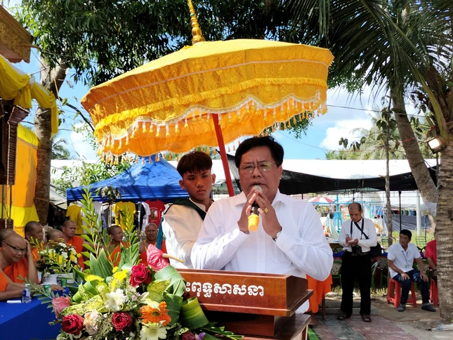 Ông Kim Sang đại diện lãnh đạo H.Trà Cú phát biểu