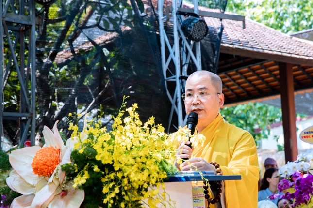 Thượng tọa Thích Huệ Chấn công bố quyết định bổ nhiệm trụ trì chùa Kim Sơn