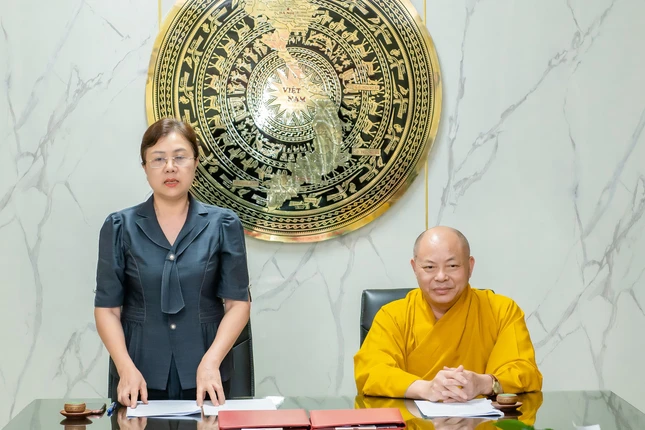 Phó Chủ tịch Ủy ban MTTQVN tỉnh Thanh Hóa Lê Thị Huyền phát biểu