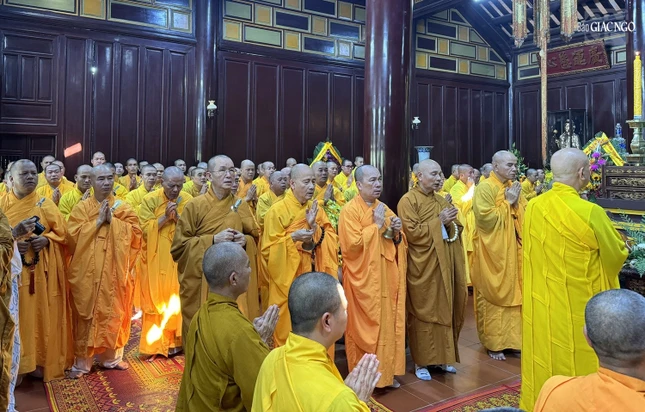 ...nhất tâm cầu nguyện Giác linh Hòa thượng cao đăng thượng phẩm