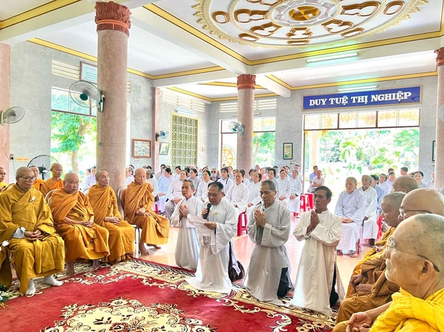 Đại diện Phật tử dâng lời cảm niệm