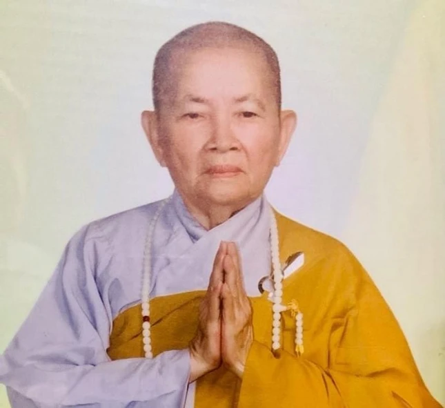 Chân dung Ni trưởng Thích nữ Diệu Trí Chân dung Ni trưởng Thích nữ Diệu Trí