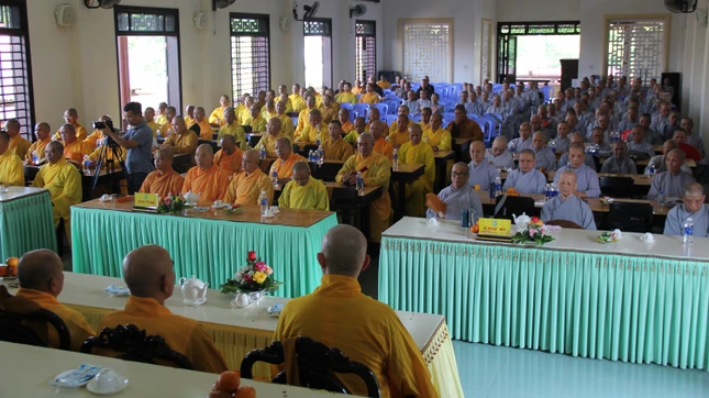 Chư Tăng Ni tham dự hội nghị